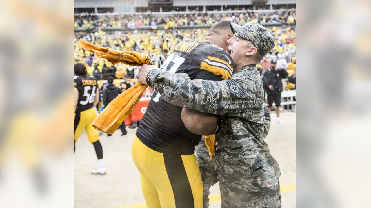 Pittsburgh Steelers honor local military members in Salute to Service event  > Pittsburgh Air Reserve Station > Article Display