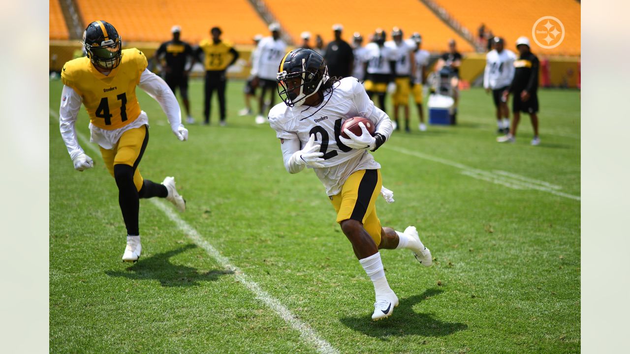 Pittsburgh Steelers running back Benny Snell Jr. (24) during an NFL  football training camp practice, Monday, Aug. 24, 2020, in Pittsburgh. (AP  Photo/Keith Srakocic Stock Photo - Alamy