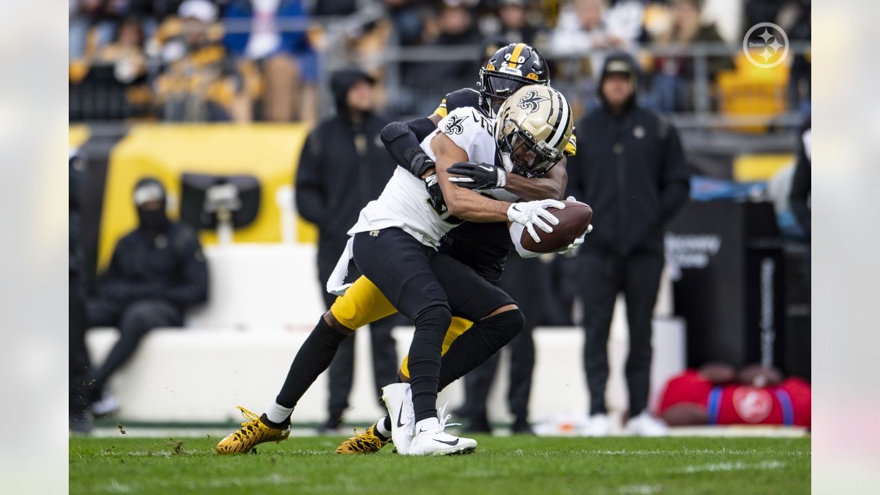 Pittsburgh Steelers cornerback Levi Wallace (29) works during the