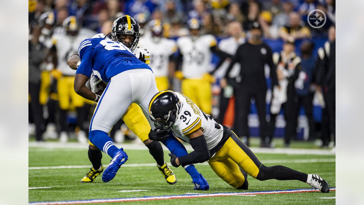 Pittsburgh, Pennsylvania, USA. 24th Dec, 2022. December 24th, 2022  Pittsburgh Steelers safety Minkah Fitzpatrick (39) entrance during Pittsburgh  Steelers vs Las Vegas Raiders in Pittsburgh, PA. Jake Mysliwczyk/BMR  (Credit Image: © Jake