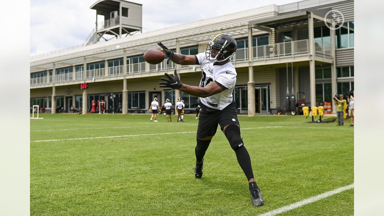 Pittsburgh Steelers safety Donald Washington (9) during NFL football rookie  minicamp, Saturday, May 7, 2016 in Pittsburgh. (AP Photo/Keith Srakocic  Stock Photo - Alamy