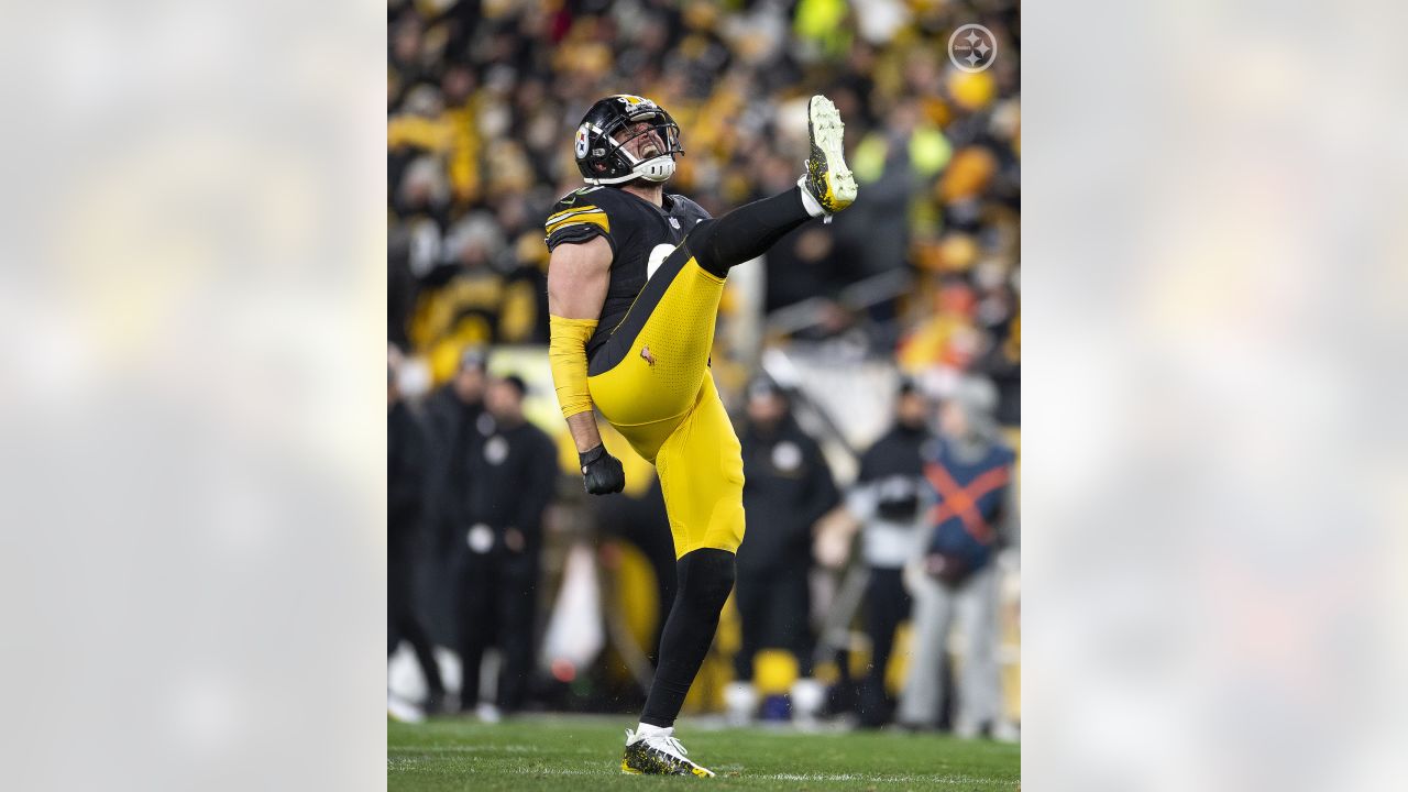 Download Pittsburgh Steelers linebacker T.J. Watt. Wallpaper