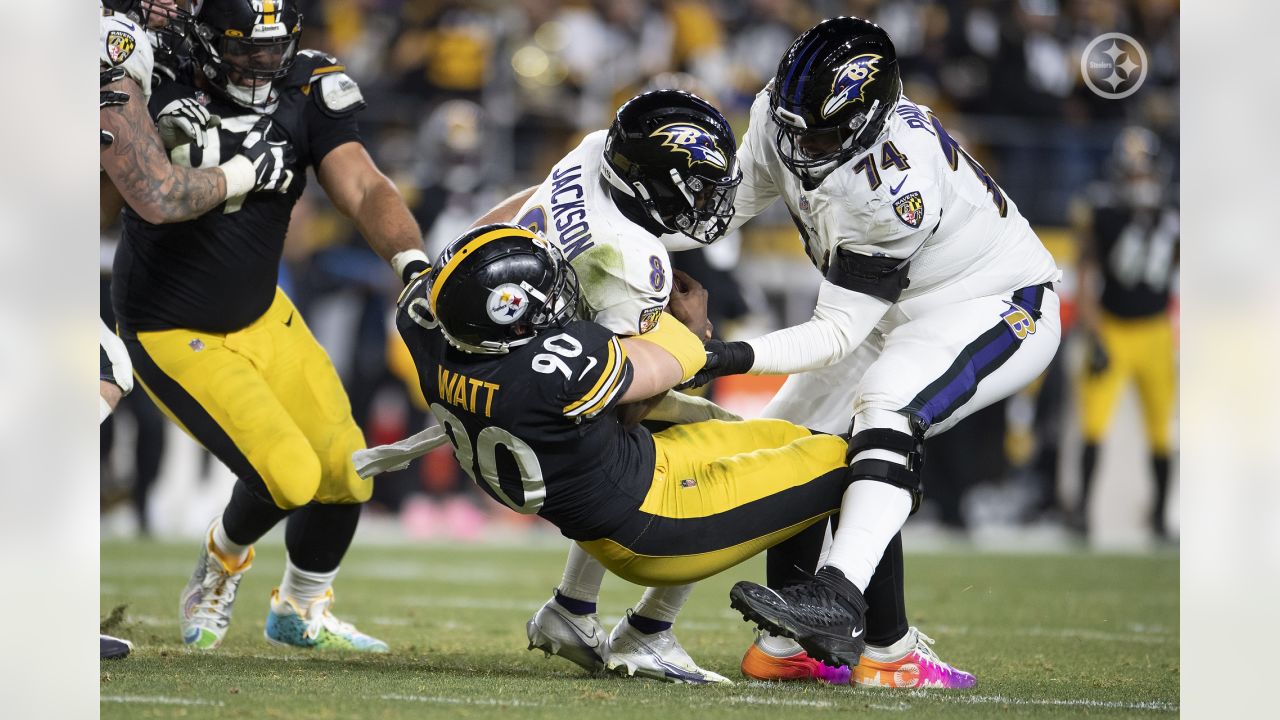 Pittsburgh Steelers outside linebacker T.J. Watt (90) warms-up before an  NFL football game against the Dallas Cowboys, Sunday, Nov. 8, 2020, in  Arlington, Texas. Pittsburgh won 24-19. (AP Photo/Brandon Wade Stock Photo  - Alamy