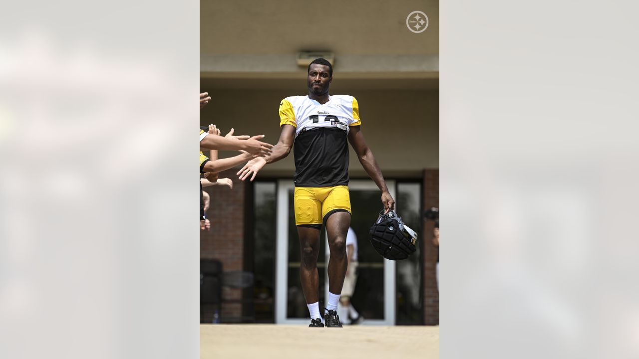 Pittsburgh Steelers center Mason Cole (61) participates in the NFL football  team's training camp workout in Latrobe, Pa., Tuesday, Aug. 1, 2023. (AP  Photo/Barry Reeger Stock Photo - Alamy