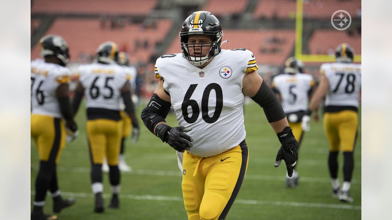 Giants sign former Steeler lineman J.C. Hassenauer