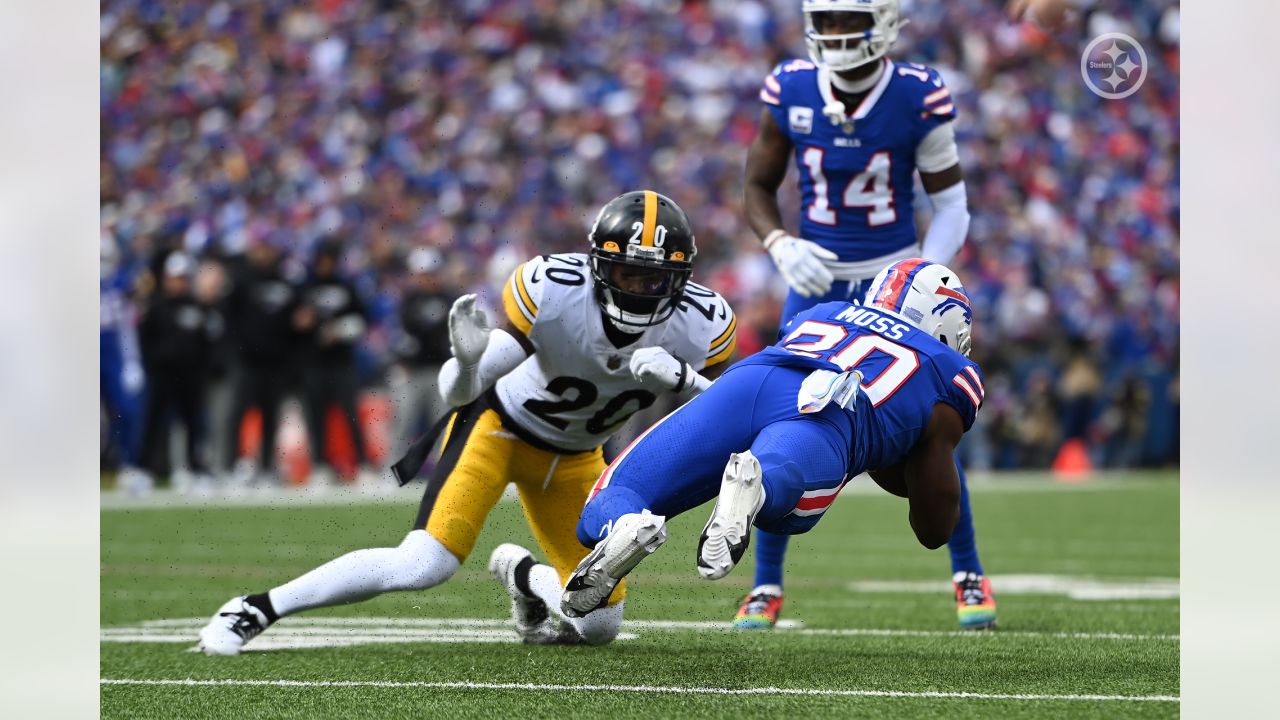 Pittsburgh Steelers offensive tackle Le'Raven Clark (67) walks on the  sideline during an NFL preseason football game against the Buffalo Bills in  Pittsburgh, Sunday, Aug. 20, 2023. (AP Photo/Gene J. Puskar Stock