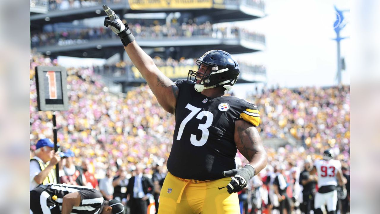 Celebrating or trolling? Steelers' Twitter account, Ramon Foster jab Bengals
