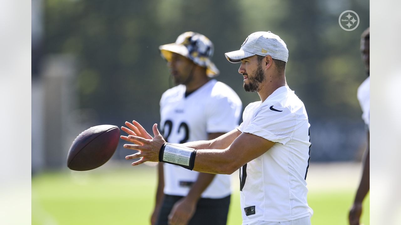 Steelers' Mitch Trubisky knows he must attack more downfield: 'I just gotta  get these playmakers the football' 