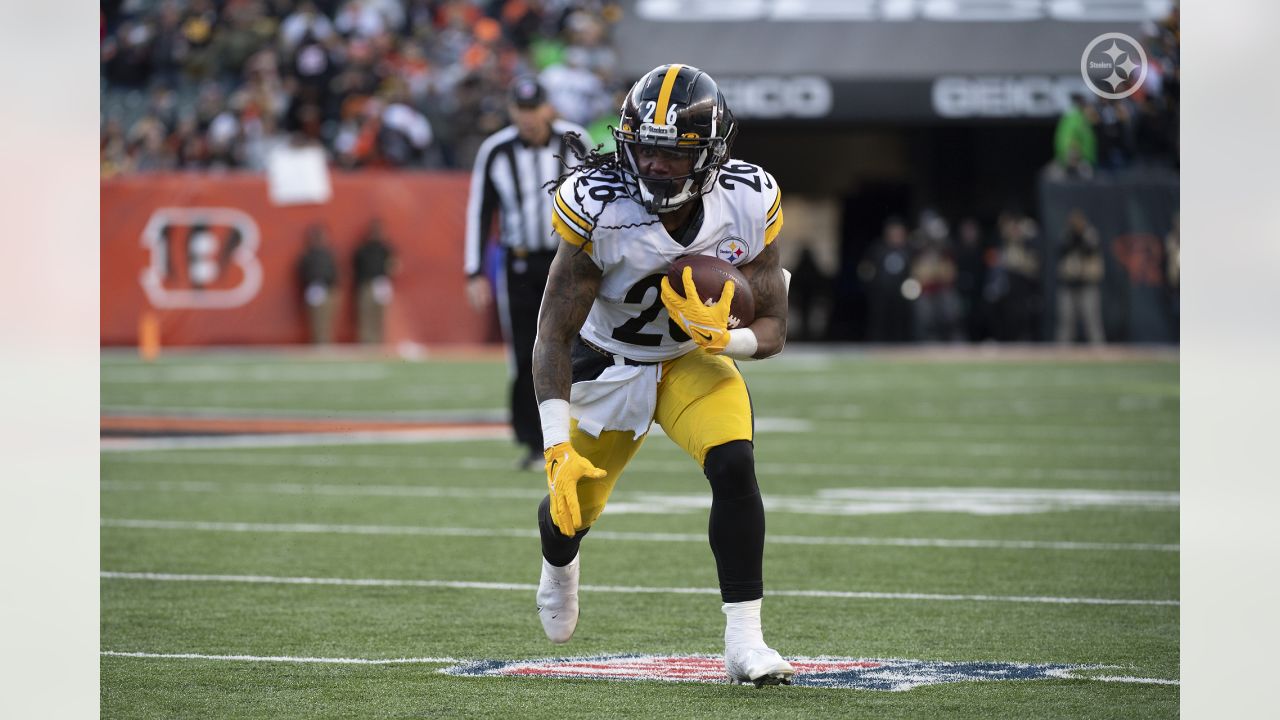 Steelers Sign Three More To Futures Deals Including RB Anthony McFarland 