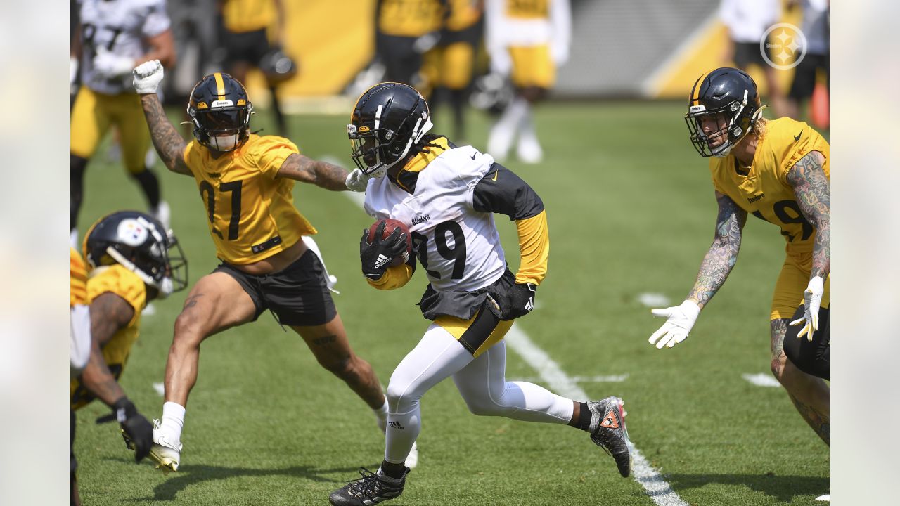 Pittsburgh Steelers running back Benny Snell Jr. (24) during an NFL  football training camp practice, Monday, Aug. 24, 2020, in Pittsburgh. (AP  Photo/Keith Srakocic Stock Photo - Alamy