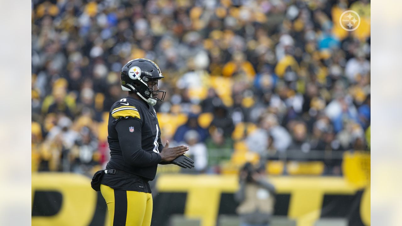 Pittsburgh Steelers punter Pressley Harvin III (6) before an NFL football  game against the Chicago Bears, Monday, Nov. 8, 2021, in Pittsburgh. (AP  Photo/Gene J. Puskar Stock Photo - Alamy