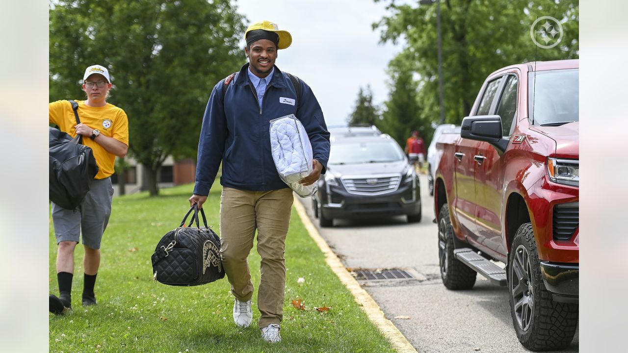 Pittsburgh Steelers offensive lineman James Daniels participates in an NFL  football practice, Tuesday, May 24, 2022, in Pittsburgh. (AP Photo/Keith  Srakocic Stock Photo - Alamy