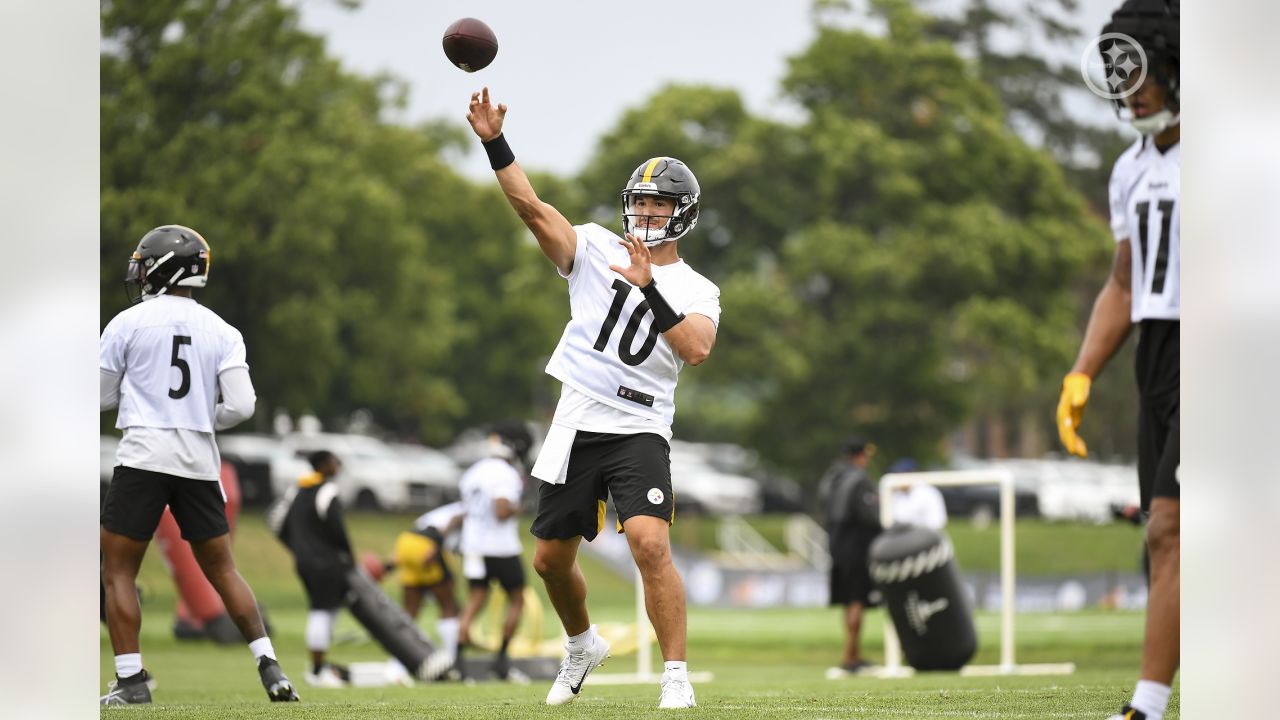 Latrobe, PA, USA. 28th July, 2022. July 28th, 2022: Benny Snell #24 during  the Pittsburgh Steelers Training Camp in Latrobe, PA. Mike J. Allen/BMR  (Credit Image: © Mike J. Allen/BMR via ZUMA