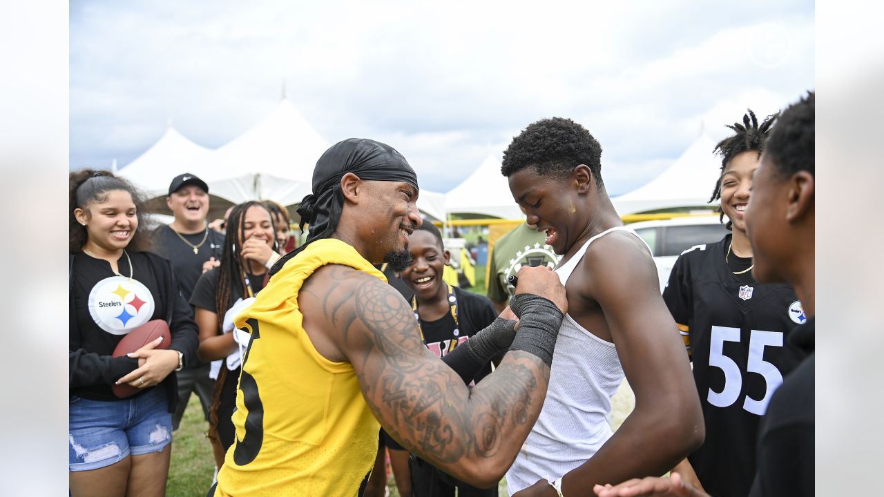 Latrobe, PA, USA. 28th July, 2022. July 28th, 2022: Benny Snell #24 during  the Pittsburgh Steelers Training Camp in Latrobe, PA. Mike J. Allen/BMR  (Credit Image: © Mike J. Allen/BMR via ZUMA