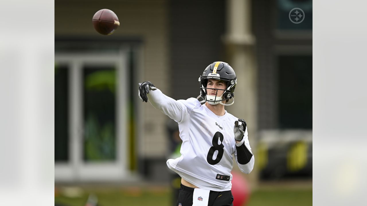 Pittsburgh Steelers offensive tackle Zach Banner (72) during an NFL football  practice, Monday, Aug. 9, 2021, in Pittsburgh. (AP Photo/Keith Srakocic  Stock Photo - Alamy