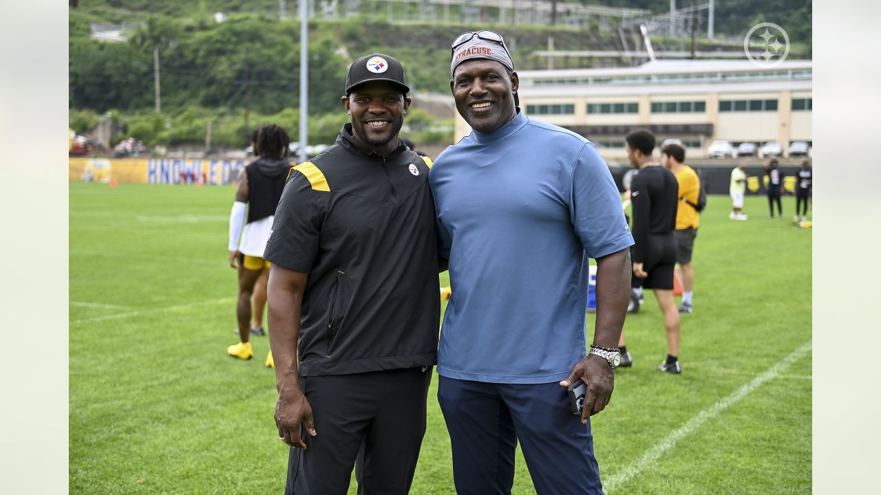 Steelers Sights and Sounds: Myles Jack Works with Brian Flores at OTAs