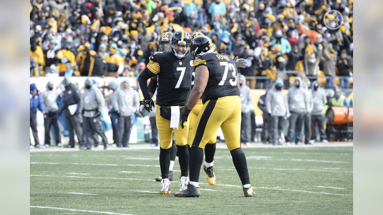 Celebrating or trolling? Steelers' Twitter account, Ramon Foster