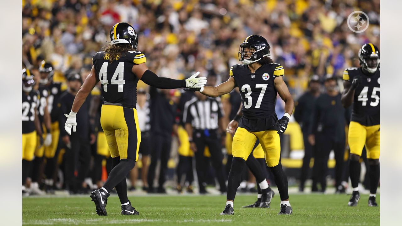 Pittsburgh Steelers linebacker Tanner Muse (44) works during the