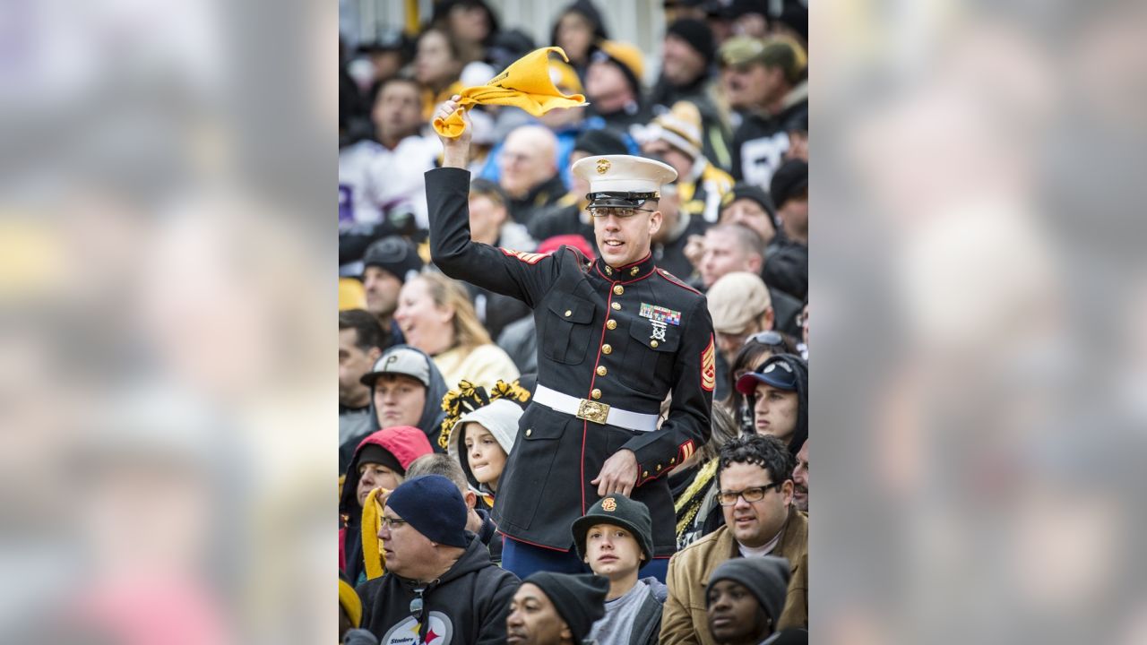 Pittsburgh Steelers honor local military members in Salute to Service event  > Pittsburgh Air Reserve Station > Article Display