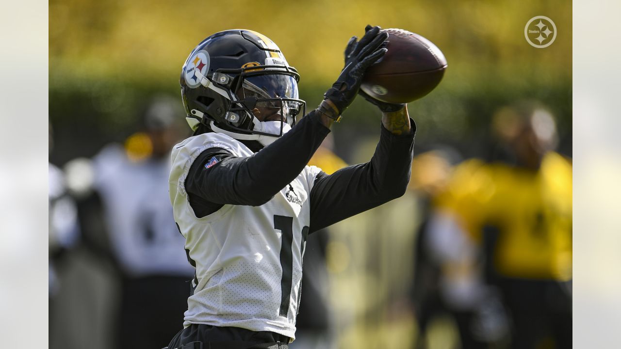 CBS Sports HQ on X: Najee Harris lookin' right in a Steelers uni!  #HereWeGo