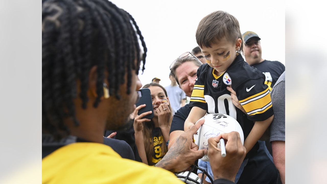 Saint Vincent expects 15,000 fans on Saturday: Steelers training