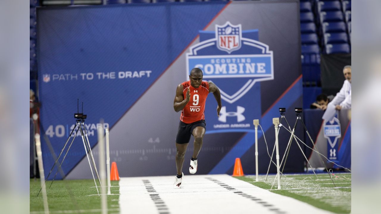 NFL prospect takes a NSFW 40-yard dash at scouting combine