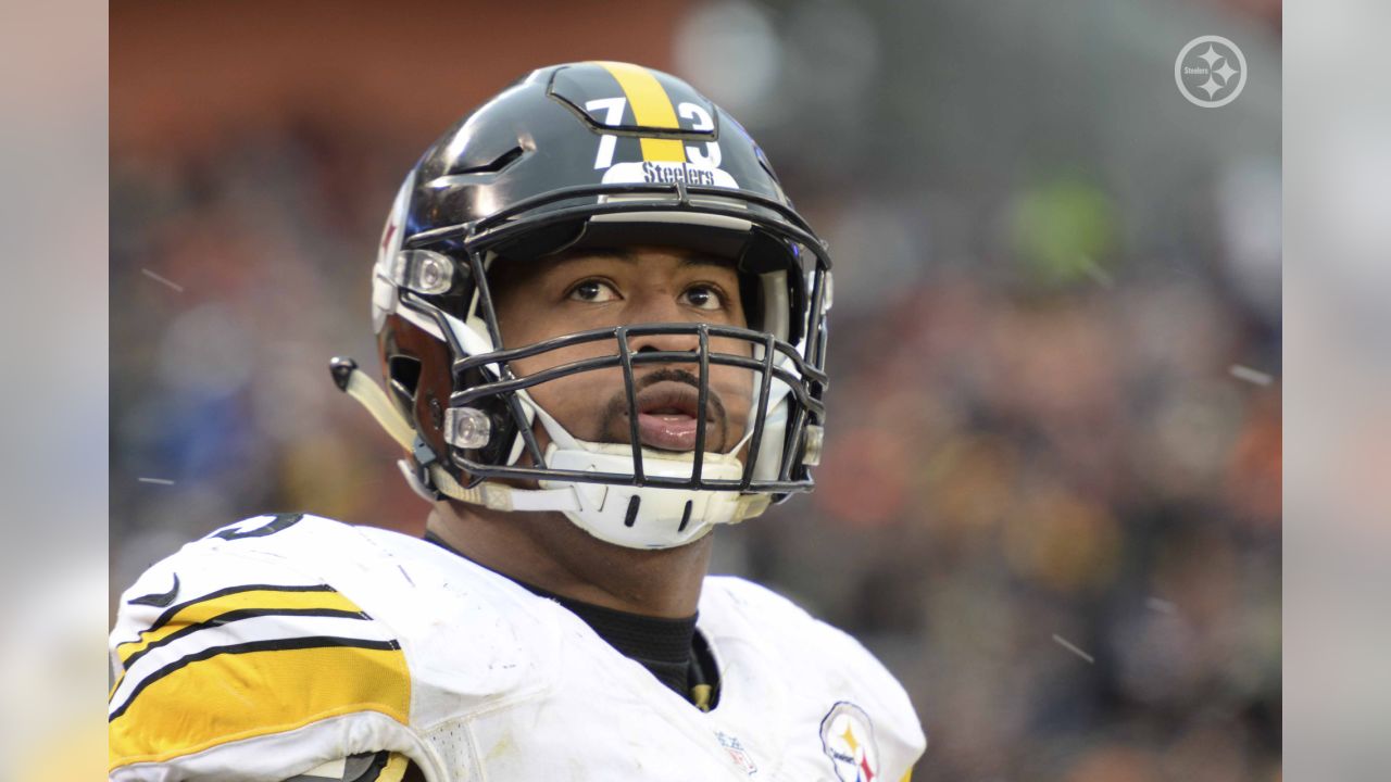 Celebrating or trolling? Steelers' Twitter account, Ramon Foster