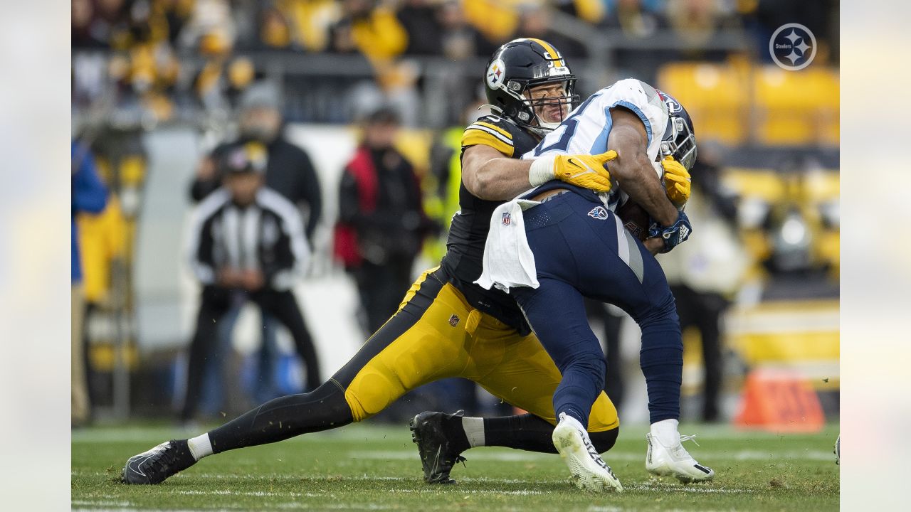 Pittsburgh Steelers linebacker Alex Highsmith (56) lines up for a play  during an NFL football game against the Cleveland Browns, Thursday, Sept.  22, 2022, in Cleveland. (AP Photo/Kirk Irwin Stock Photo - Alamy