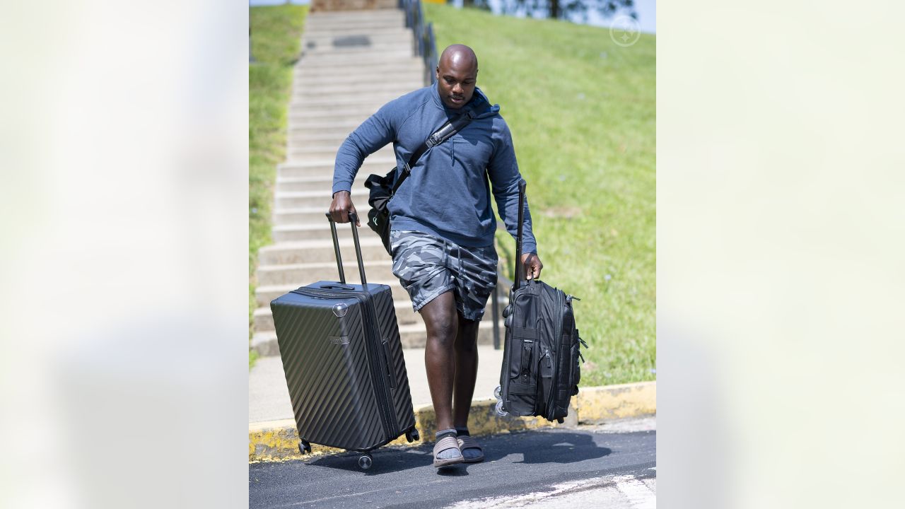 Steelers training camp: Players arrive at Saint Vincent College