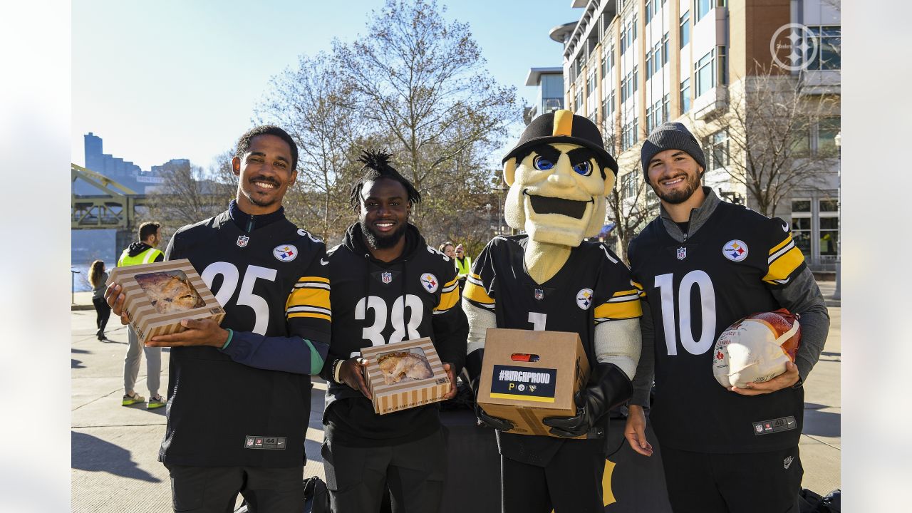 People Call Out Steelers Players For Complaining About Thanksgiving Day  Game Postponement