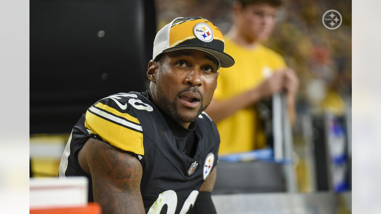 Pittsburgh, PA, USA. 3rd Jan, 2021. Pat Freiermuth #88 during the Pittsburgh  Steelers vs Cleveland Browns game at Heinz Field in Pittsburgh, PA. Jason  Pohuski/CSM/Alamy Live News Stock Photo - Alamy