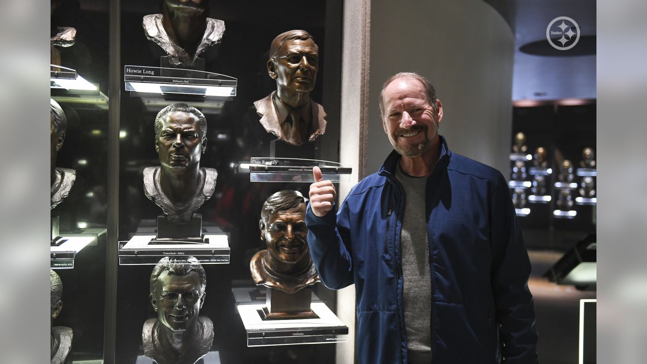 Bust room, The bust room at the Pro Football Hall of Fame i…