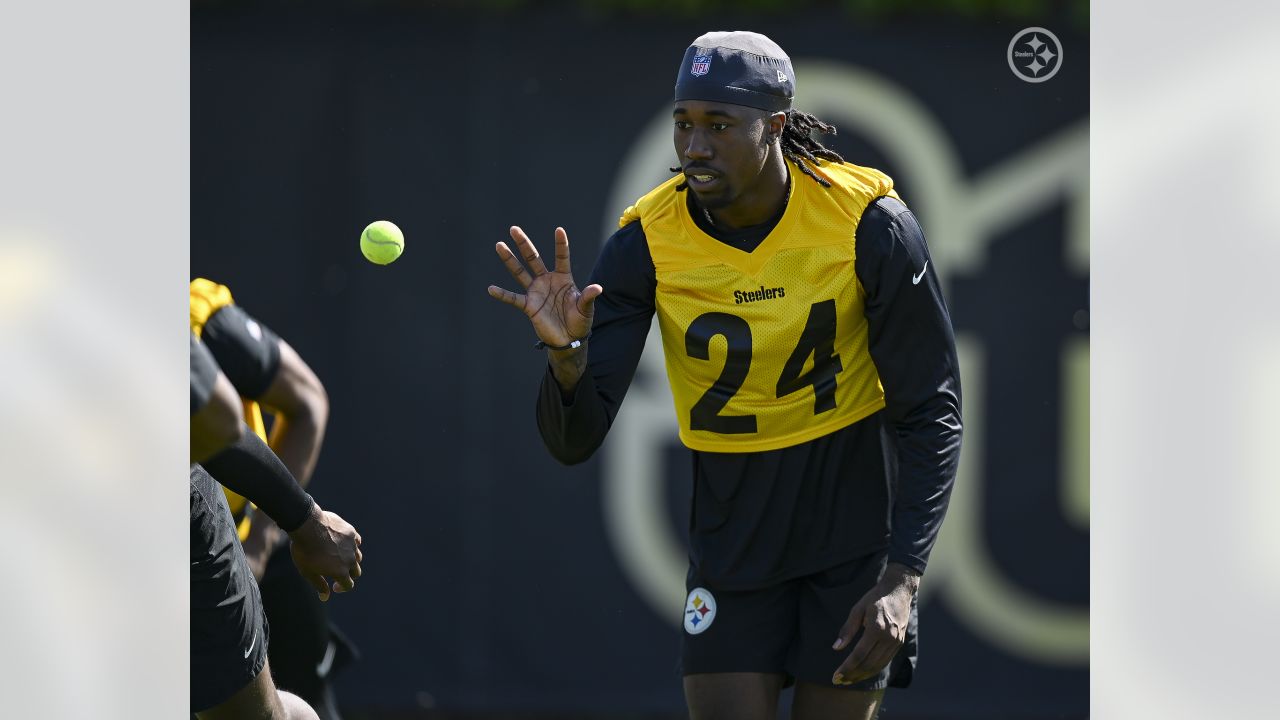 Steelers CB Joey Porter Jr. has chosen a jersey number to honor a former  player