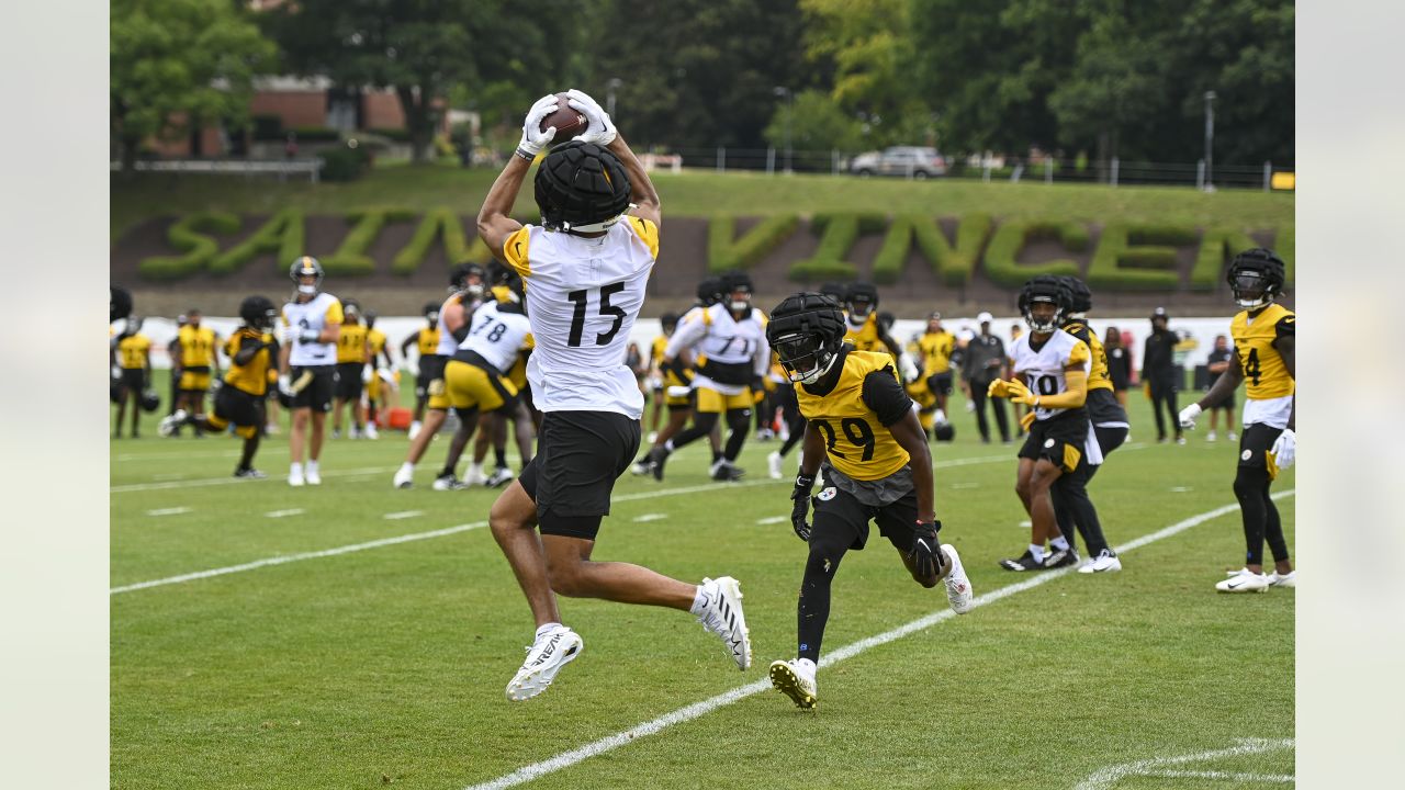 Pittsburgh Steelers safety Donald Washington (9) during NFL football rookie  minicamp, Saturday, May 7, 2016 in Pittsburgh. (AP Photo/Keith Srakocic  Stock Photo - Alamy