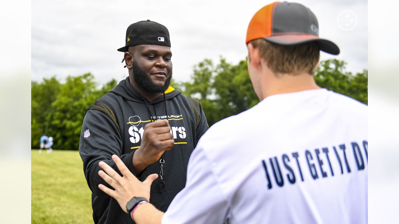 PHOTOS: Mel Blount Youth Home - Rookie Visit