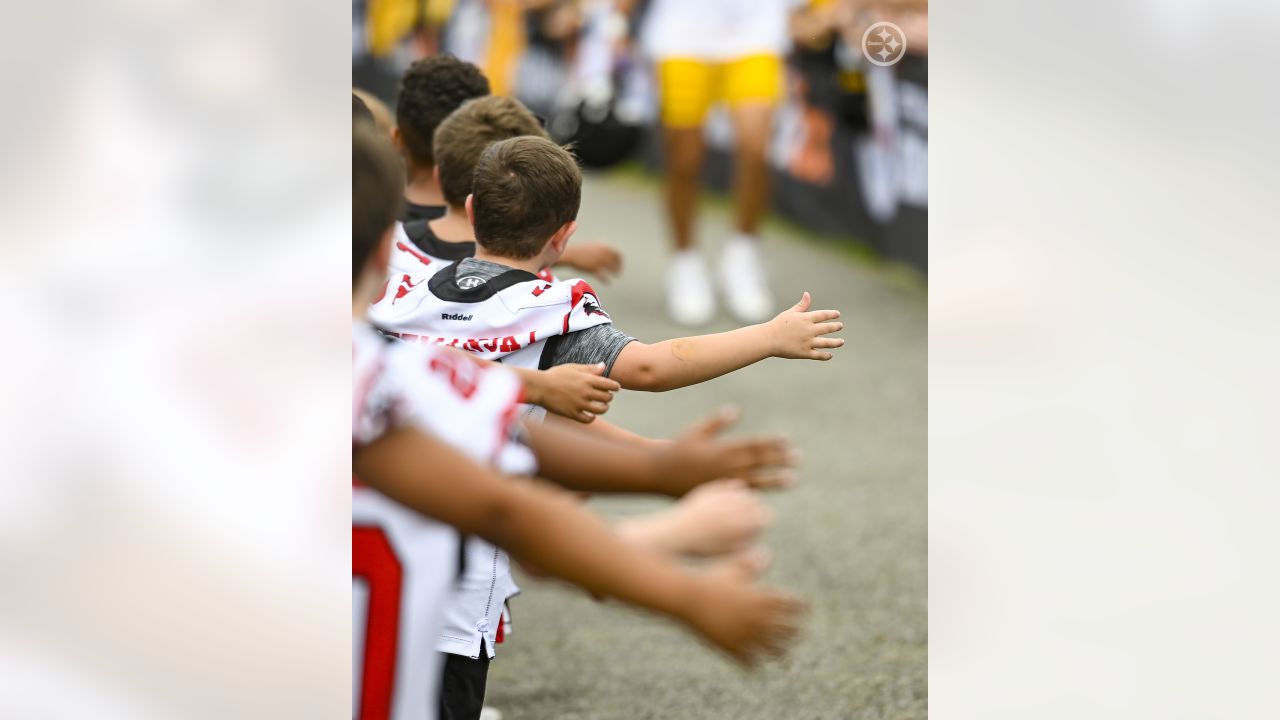 Pittsburgh Steelers cornerback Levi Wallace pulls on his pads and jersey  for the teams first session of camp in pads at practice at their NFL  football training camp facility in Latrobe, Pa.