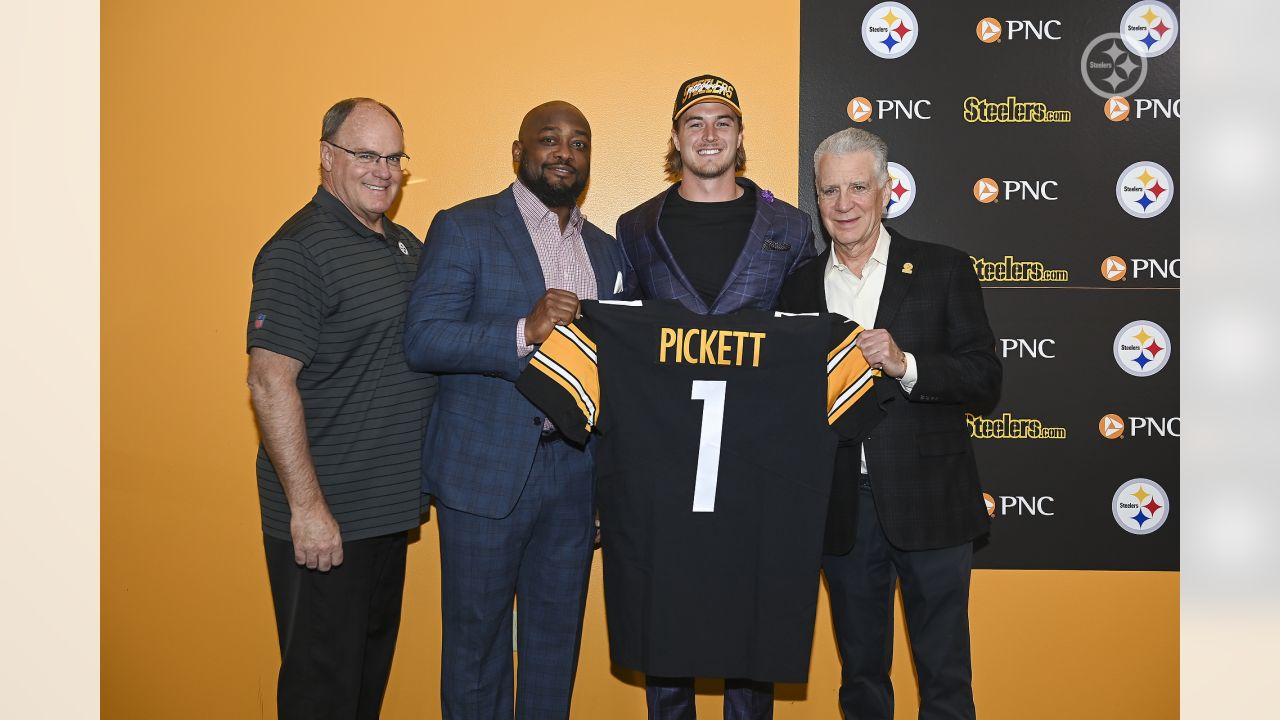 The Pittsburgh Steelers sign first-round draft pick Kenny Pickett