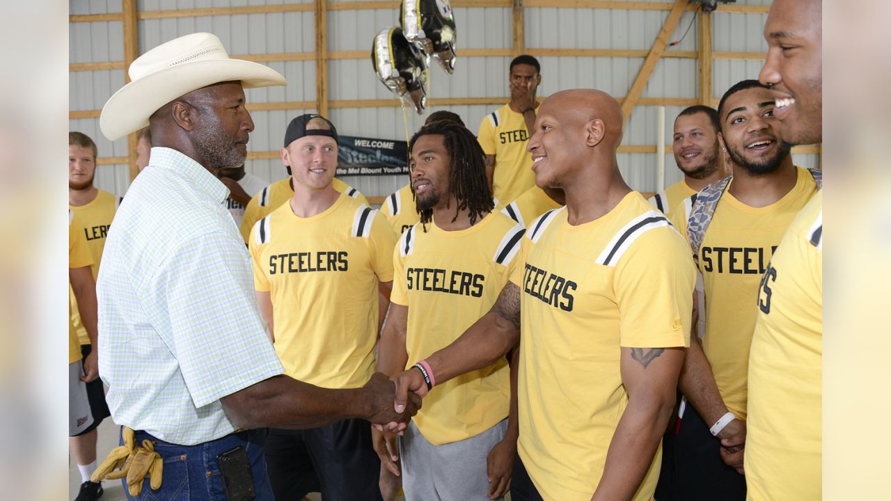 PHOTOS: Mel Blount Youth Home - Rookie Visit