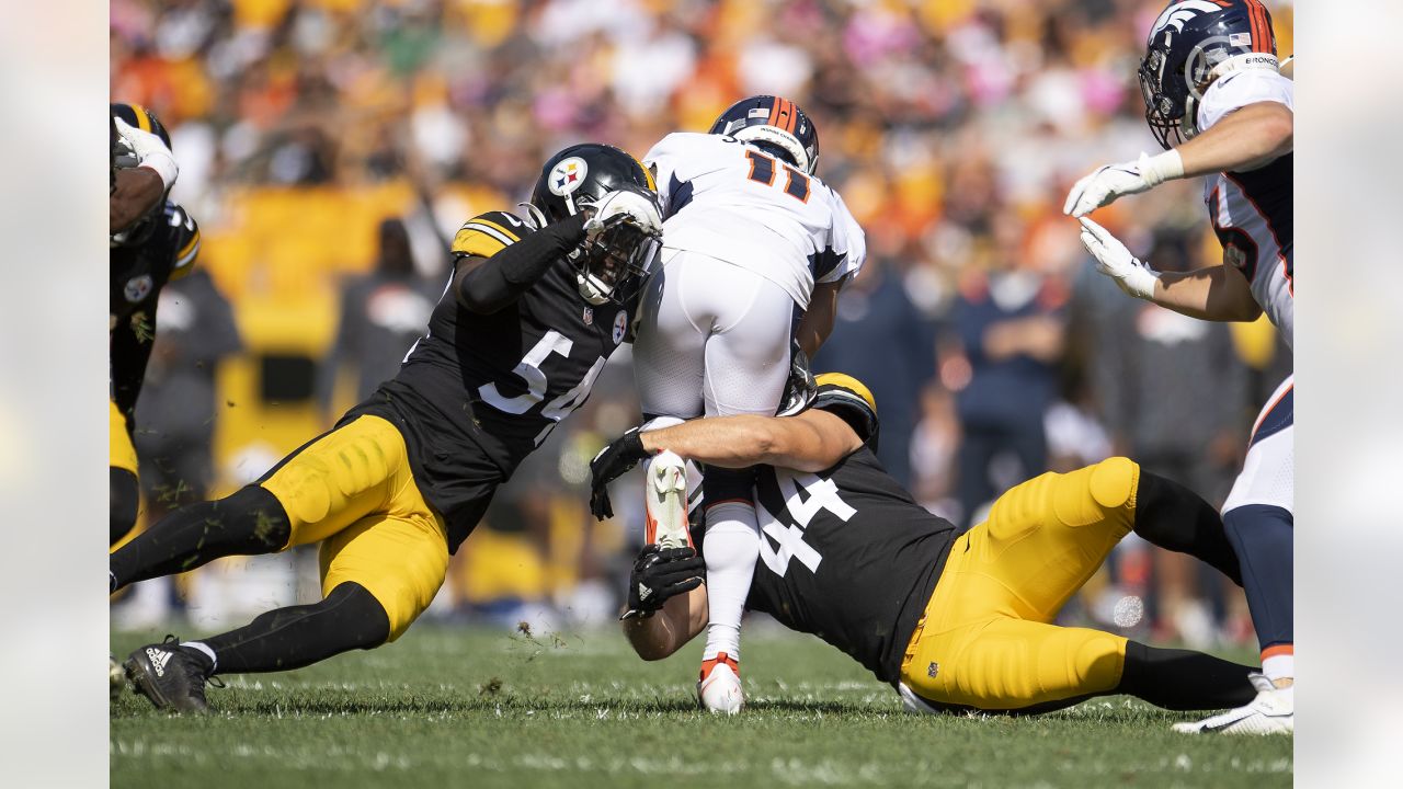 Pittsburgh Steelers fullback Derek Watt (44) lines up during an NFL  football game, Sunday, Sept. 26, 2021 in Pittsburgh. (AP Photo/Matt Durisko  Stock Photo - Alamy