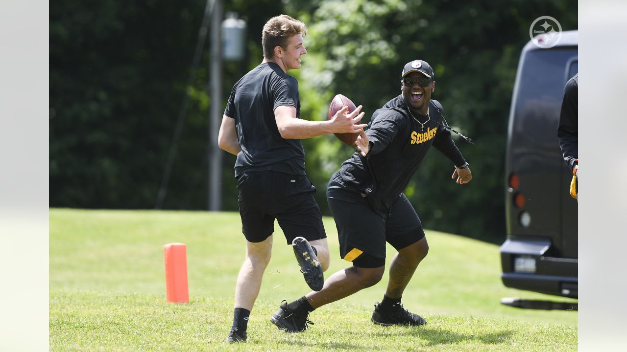 PHOTOS: 2022 Mel Blount Youth Home Rookie Visit