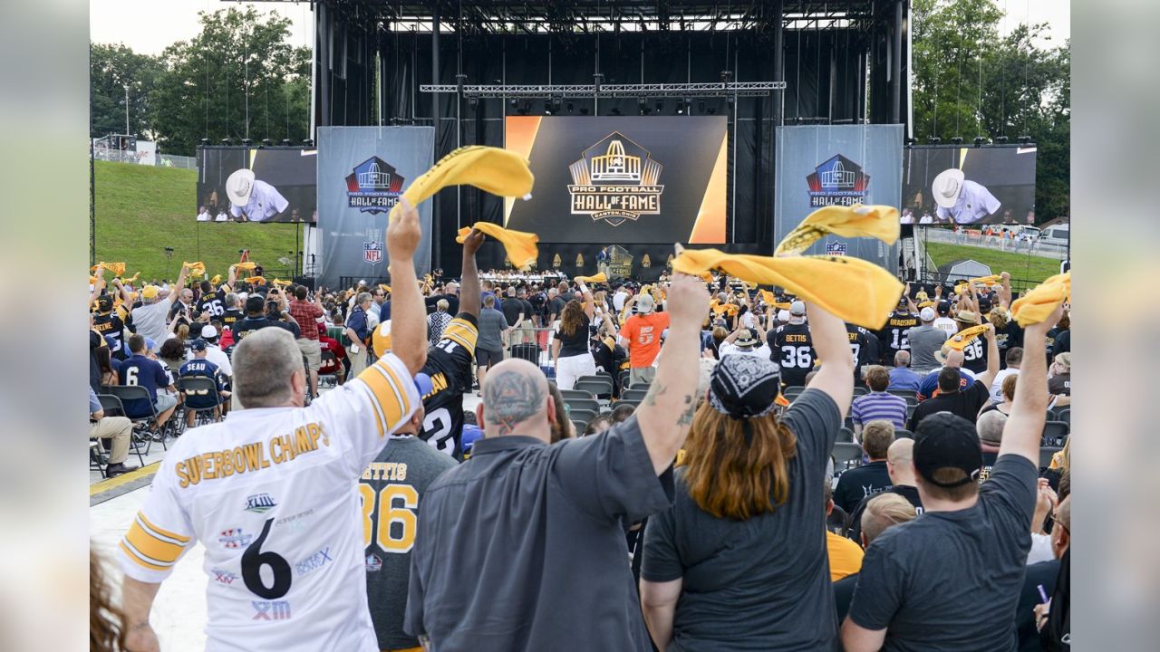 NFL - 2015 Hall of Fame Jerome Bettis waves a terrible towel during the Pro  Football Hall of Fame enshrinement ceremony at Tom Benson Hall of Fame  Stadium in Canton, Ohio on