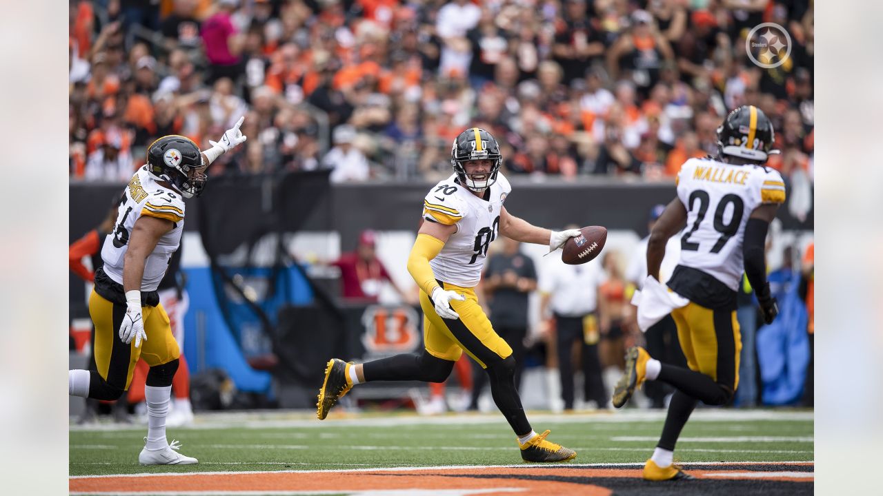 December 18, 2022: Pittsburgh Steelers linebacker T.J. Watt (90) during the  first half of the NFL matchup against the Carolina Panthers in Charlotte,  NC. (Scott Kinser/Cal Sport Media Stock Photo - Alamy