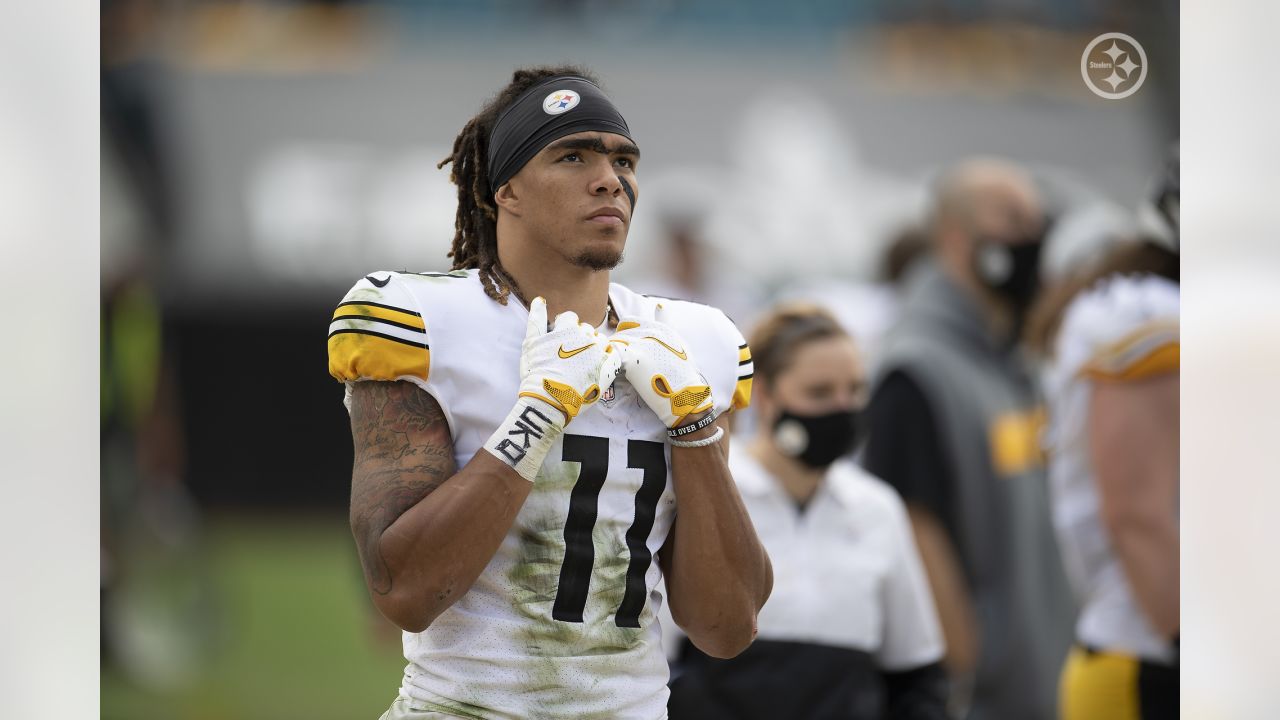 Pittsburgh Steelers wide receiver Chase Claypool (11) looks on during the  Pro Football Hall of Fame game at Tom Benson Hall of Fame Stadium, Thursday  Stock Photo - Alamy