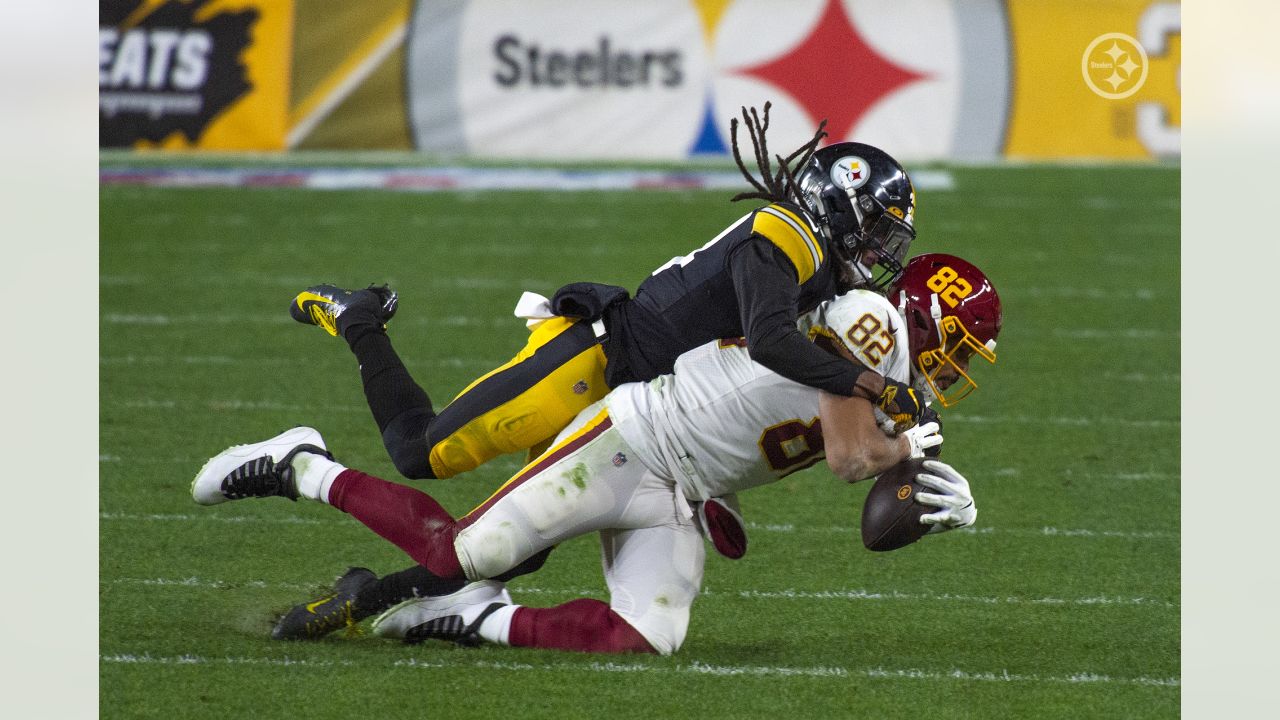 PHILADELPHIA, PA - OCTOBER 30: Pittsburgh Steelers Safety Terrell Edmunds  (34) warms up before the game between the Pittsburgh Steelers and  Philadelphia Eagles on October 30, 2022 at Lincoln Financial Field in