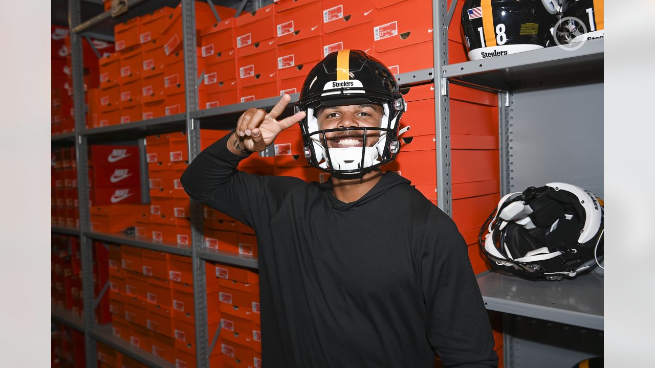 In name of safety, Steelers debut astronaut-like helmet protective  coverings at minicamp