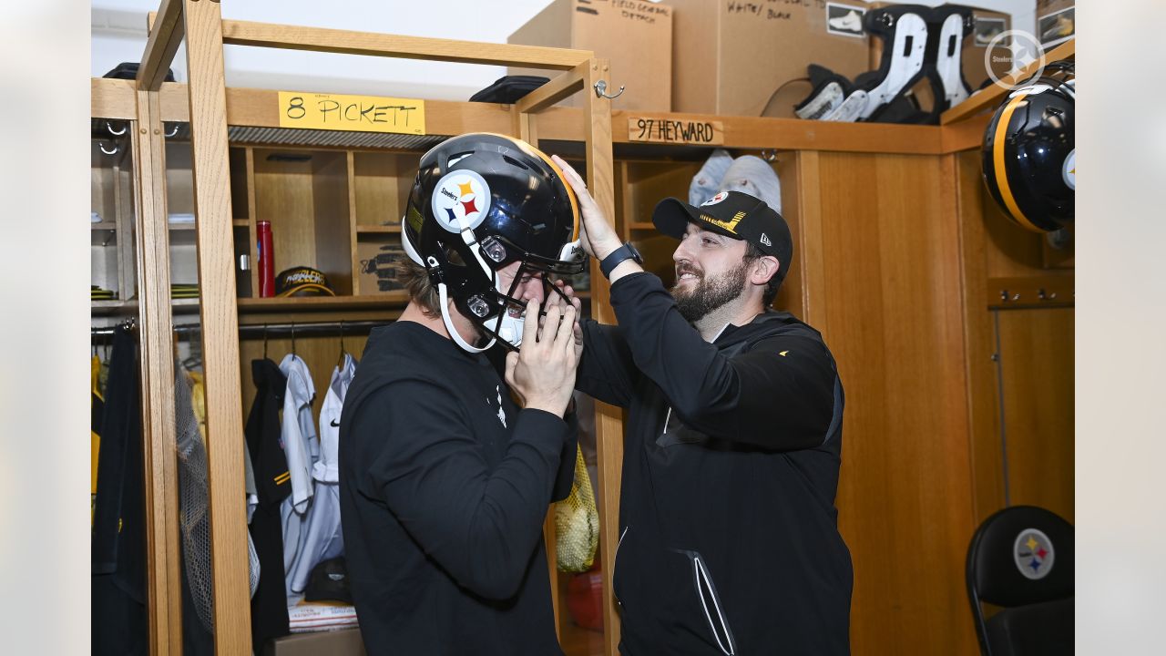 Rookies arrive in Pittsburgh