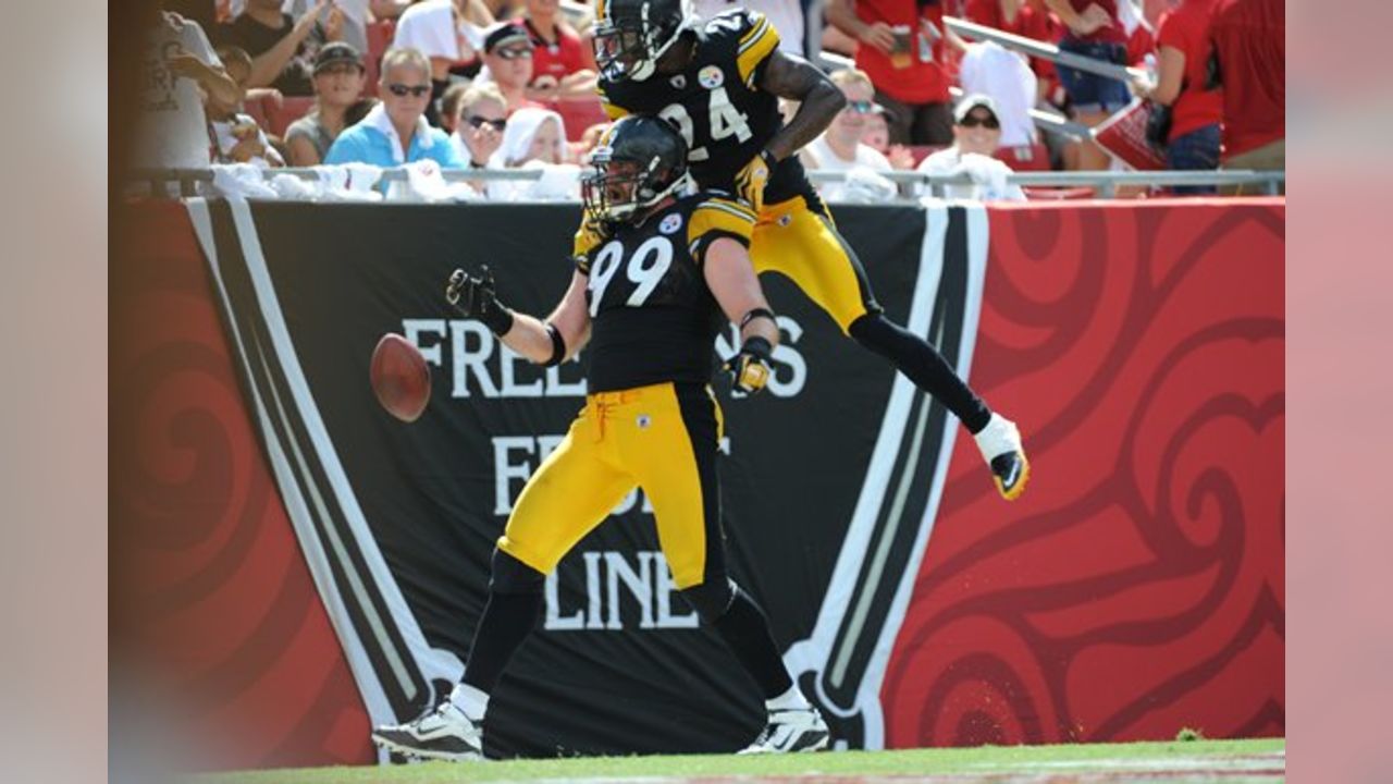 Pittsburgh Steelers Brett Keisel (99) celebrates after sacking San