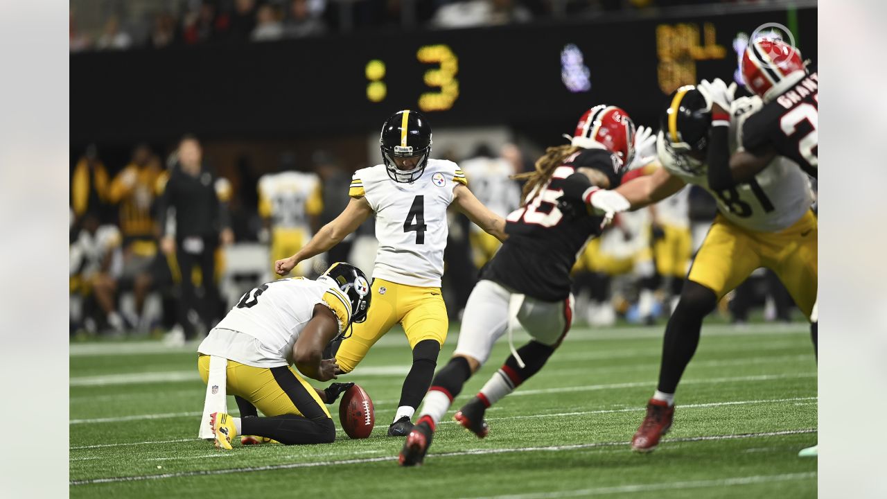 Pittsburgh Steelers safety Terrell Edmunds (34) lines up during the second  half of an NFL football game against the Atlanta Falcons, Sunday, Dec. 4,  2022, in Atlanta. The Pittsburgh Steelers won 19-16. (