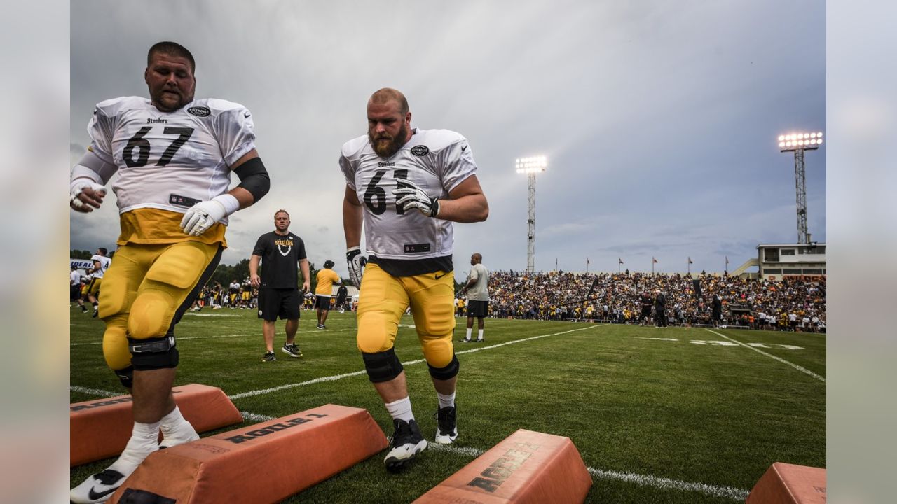 Fans pack Latrobe Memorial Stadium for Steelers Friday Night Lights  practice – WPXI