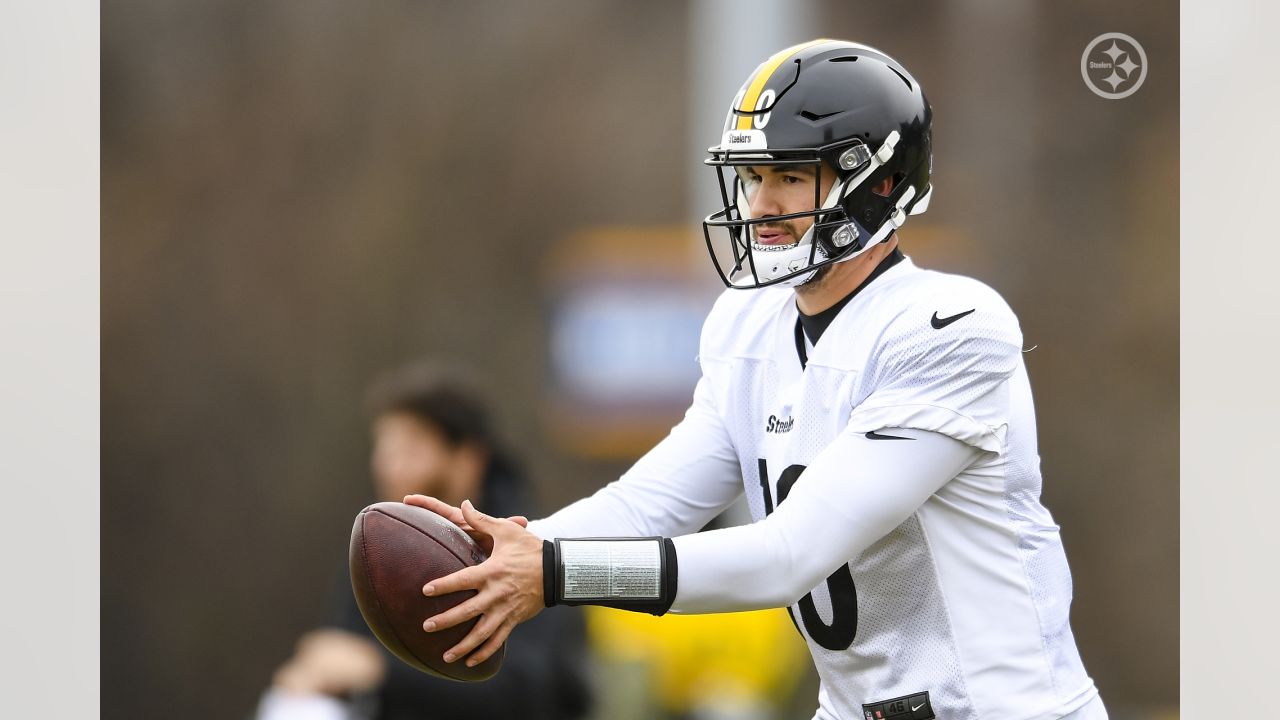 \ud83d\udea8Mitch Trubisky will start at QB vs Carolina tomorrow. #Steelers ...